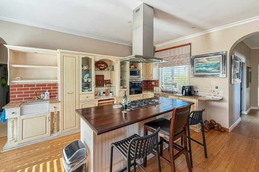5 Bedroom Property for Sale in Plattekloof Western Cape